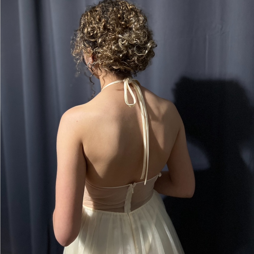 Pale yellow gorgeous Prom dress - Picture 2 of 5